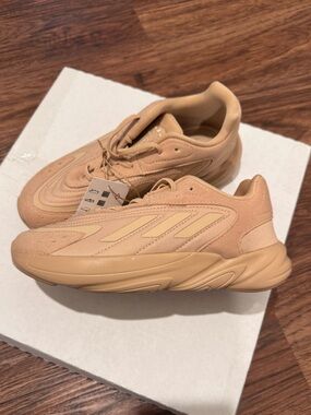 NWT Adidas Ozelia El C- elastic laces- youth size 3